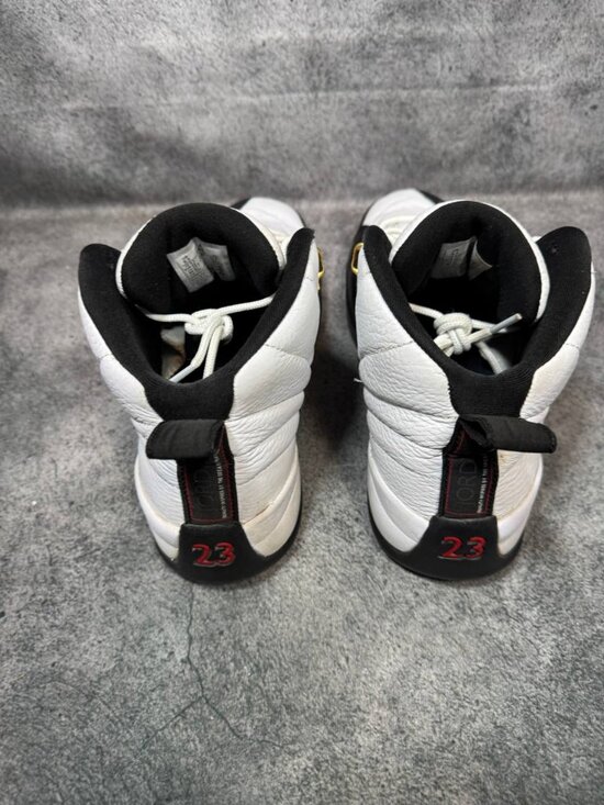 Size 9.5 | Jordan 12 Taxi No Box | Pre-Owned main image 5